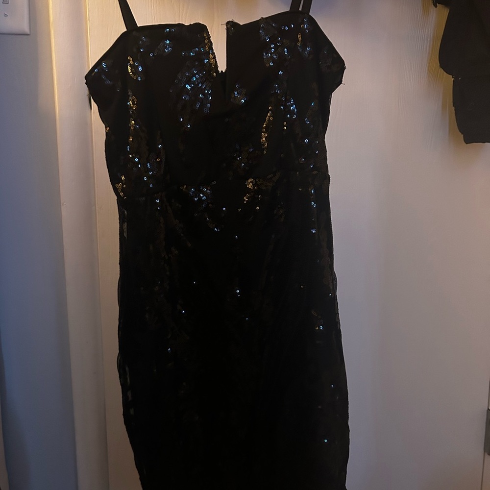 Black sequin dress never worn wasn’t my style it’s from fashion nova
